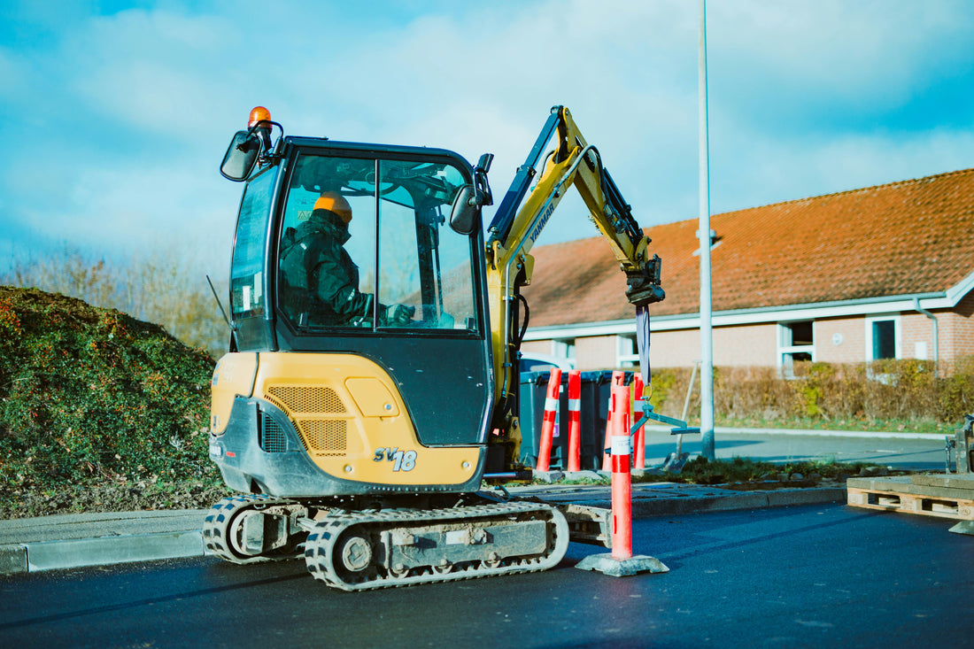 Minibagger mieten im Einsatz – Vergleich der Größen von 1t bis 6t | Novaro Bau-Insider