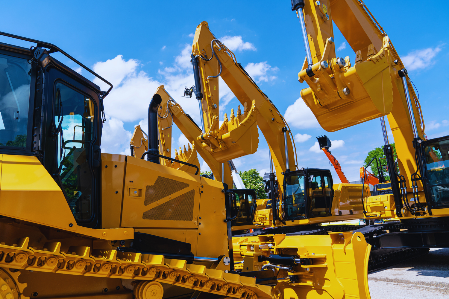 Baumaschinen mieten bei Novaro – moderner Fuhrpark mit leistungsstarken Maschinen für jede Baustelle