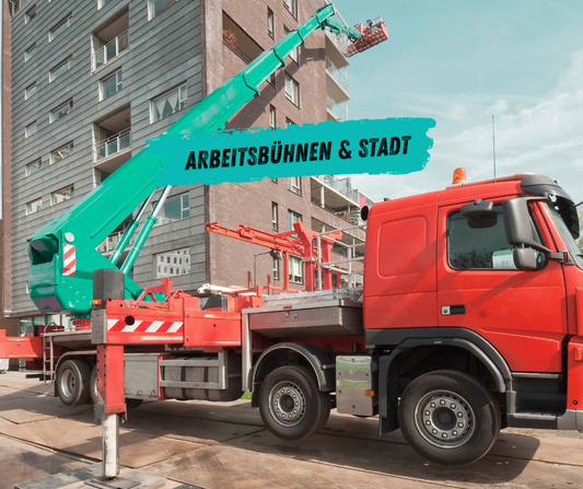 Arbeitsbühne im Einsatz an städtischer Fassade in deutscher Innenstadt