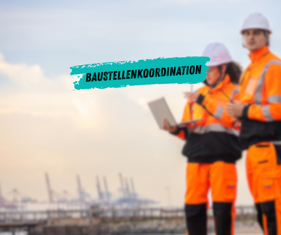 Bauleiter koordiniert Maschinen, Material und Gewerke auf strukturierter Baustelle