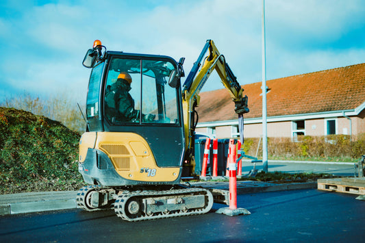 Minibagger mieten im Einsatz – Vergleich der Größen von 1t bis 6t | Novaro Bau-Insider