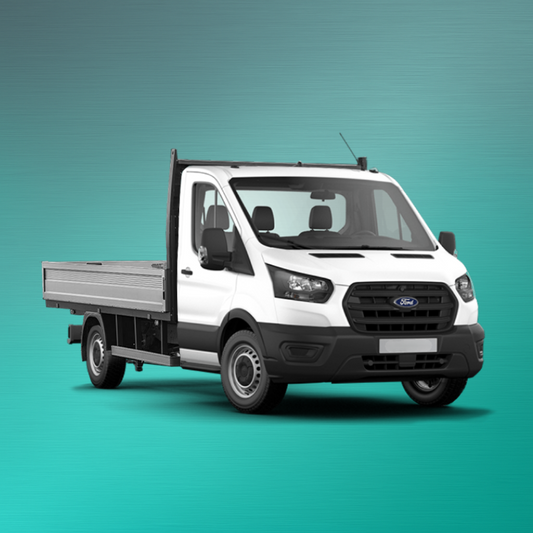 Ford Transit Pritsche Doppelkabine mit Allrad mieten – robust, geländetauglich und perfekt für Baustellen. Jetzt deutschlandweit über Novaro verfügbar.