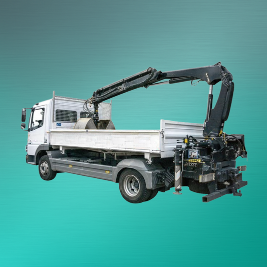 Mercedes-Benz Atego 816 Kipper mit Heckkran mieten – flexibler LKW für Baustellen, Materialtransport und Hebearbeiten mit Novaro